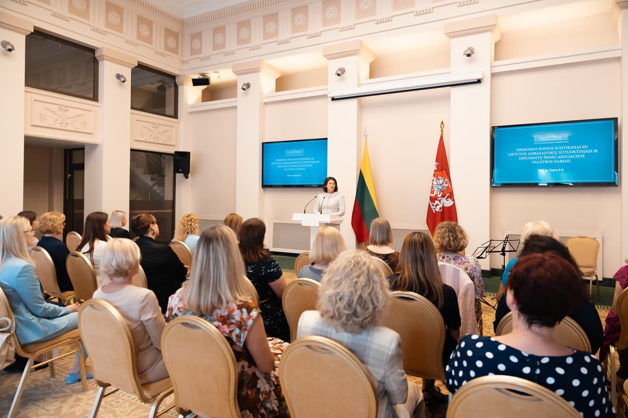 Nausėdienė informavo apie savo, kaip pirmosios valstybės ponios svarbą Lietuvai sudėtingu laikotarpiu