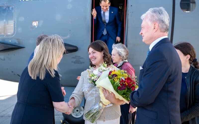 Rusijos karinei invazijai artėjant, Nausėda ragina Airijos lietuvius grįžti į Lietuvą