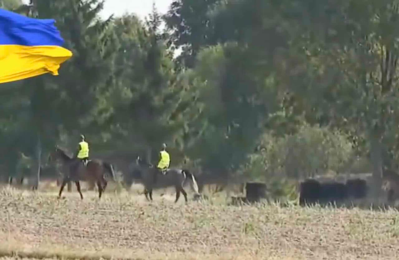 Lenkai Rusijos dronų ieško ir su arkliais, tačiau nesėkmingai, o Lietuvos žmonės perspėti