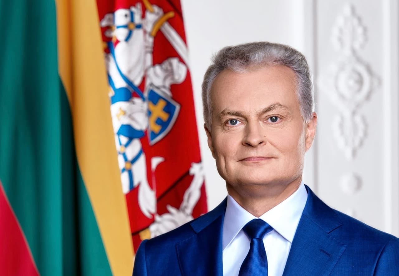 Opozicionierius Landsbergis emigravęs, bet viešojoje erdvėje rodosi dažnai, o tai Nausėdą ramina