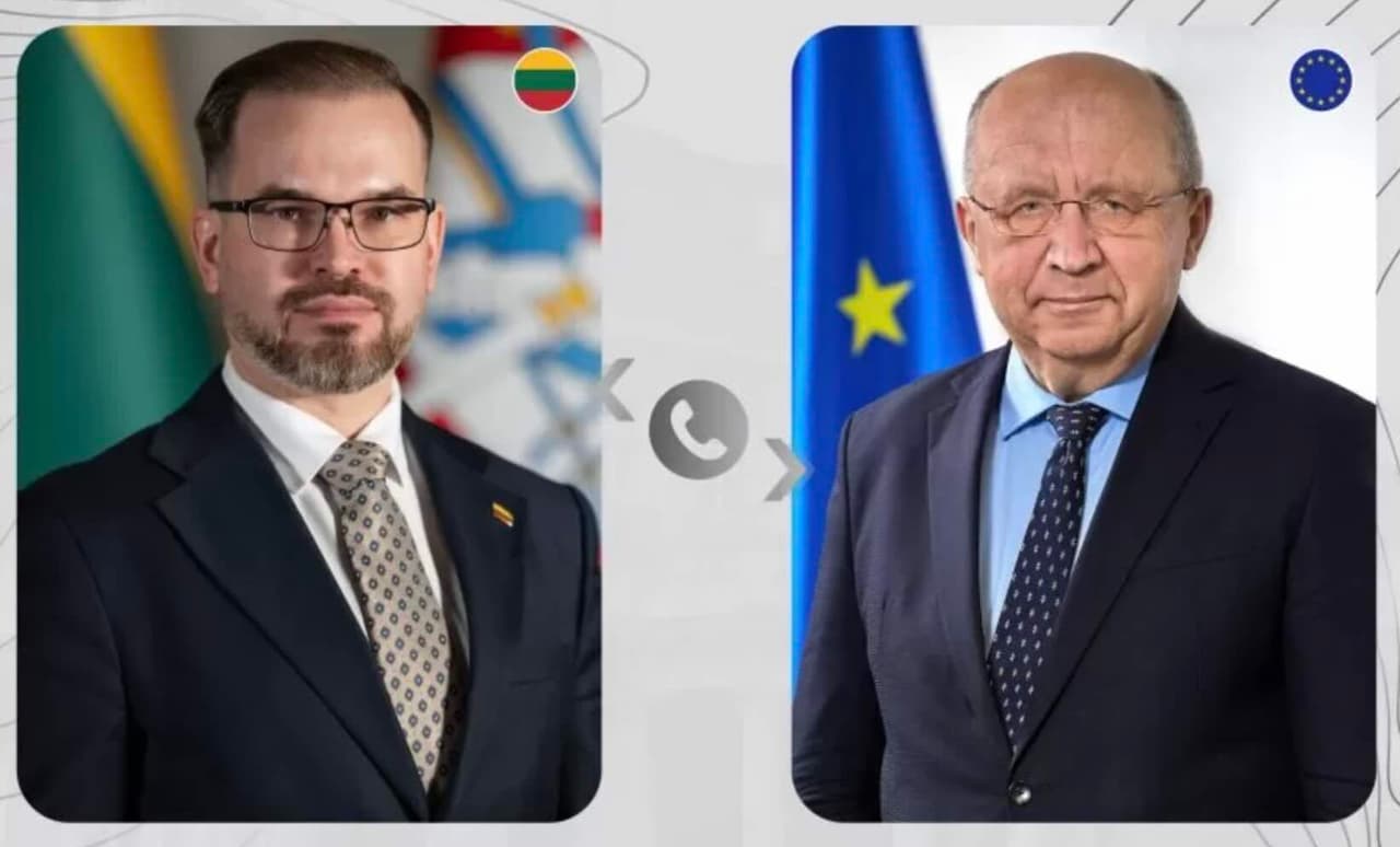 Krašto apsaugos ministras Robertas Kaunas dalyvavo nuotoliniame susitikime su Kosmoso komisaru Andriumi Kubiliumi. Pokalbio dėmesio centre - rytinės ES ir NATO sienos stiprinimas, taip pat parama Ukrainai.