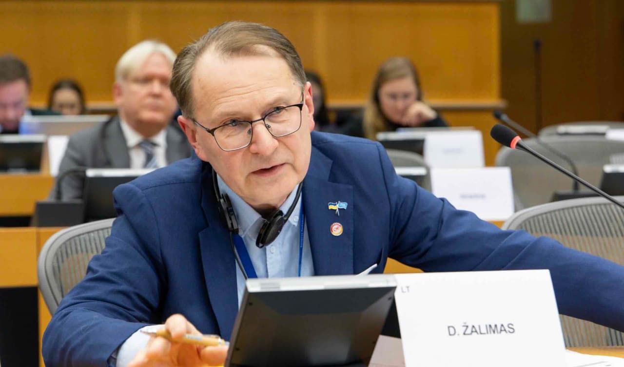 Žalimas viso pasaulio akivaizdoje stipriai įgėlė JAV prezidentui