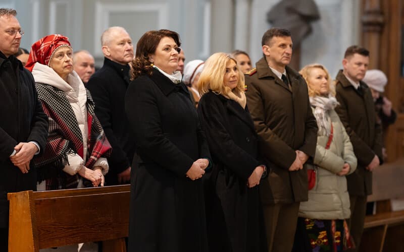 Nausėdienė: kartu su Birutietėmis kvietėme padėti nuo karo nukentėjusioms Ukrainos karių šeimoms