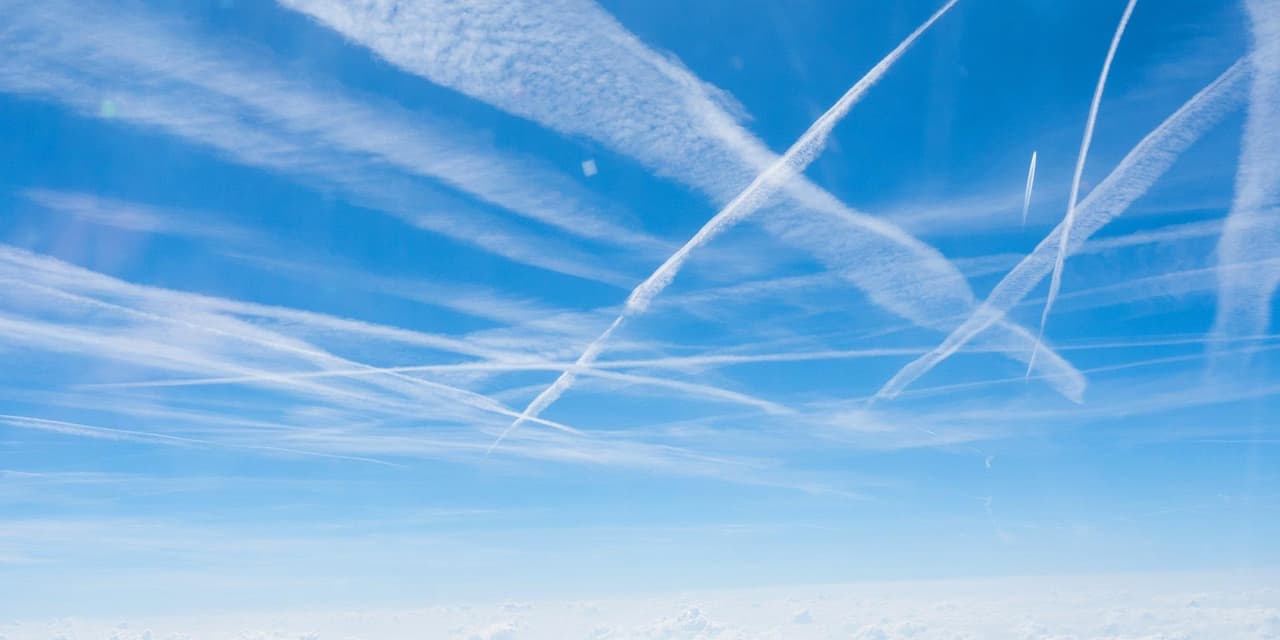 Balta juosta danguje – ir „chemtrailų“ žinovai jau kelia paniką