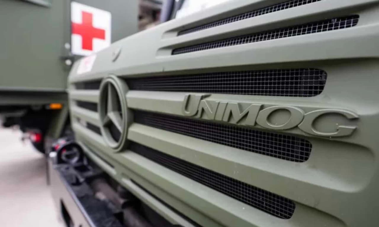 Už 1 mlrd. eurų visureigiais ir sunkvežimiais bus sustiprinti kariuomenės pajėgumai