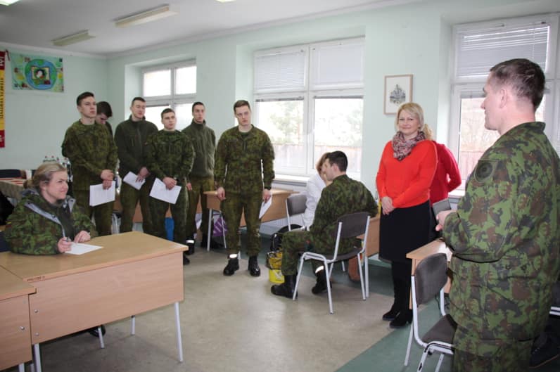 Jau tradiciniu tapusi Kariūnų bataliono organizuojama kraujo donorystės diena sulaukia daug kariūnų. Nuotr. http://kraujodonoryste.lt