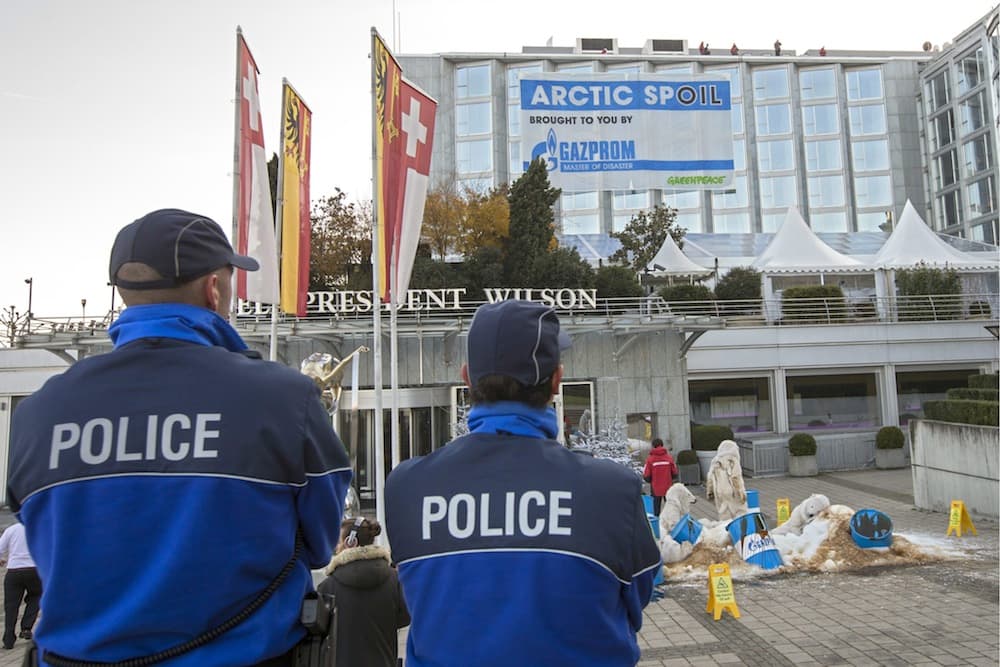 Šveicarija: Ženevoje sulaikyti aštuoni „Greenpeace“ aktyvistai. EPA-Eltos nuotr.