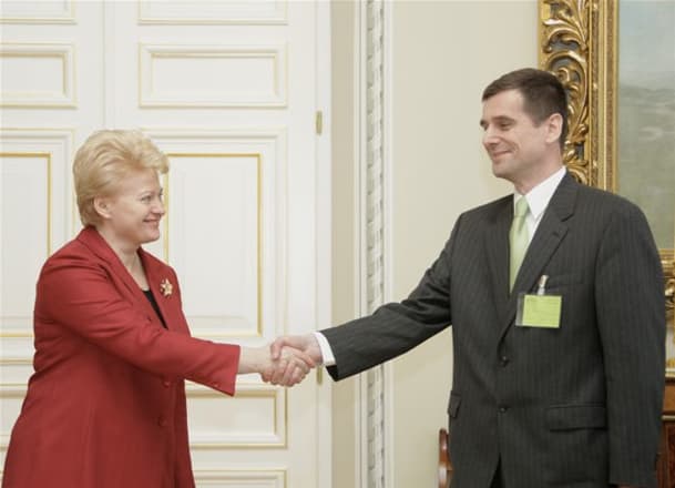 Bendradarbiai - šalies vadovė ir VSD vadovas. Nuotr. prezidentas.lt