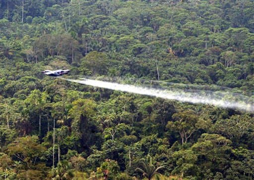 „Round-Up“ pesticiduose, kuriuos gamina „Monsanto“, yra daug glifosato, visoje šalyje sukeliančio daug ligų: vėžį, skydliaukės, kvėpavimo takų uždegimus