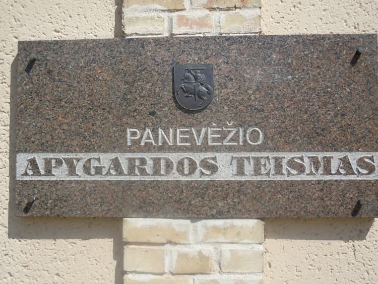Teismas nusprendė, kad DNB bankas privalo atlyginti savo klientams 11,5 mln. litų patirtų nuostolių