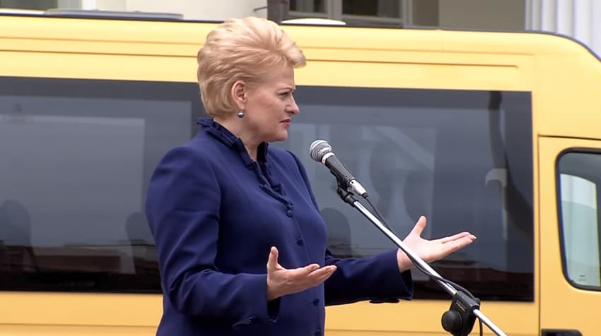 Prezidentė D. Grybauskaitė: „Geltona autobusiukų spalva primena lietuvišką saulę“