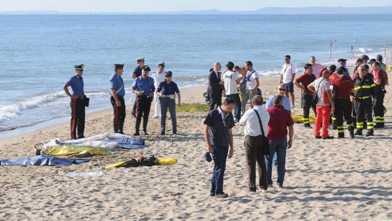 Italijoje sudužus laivui žuvo 6 migrantai. EPA-ELTA nuotr.