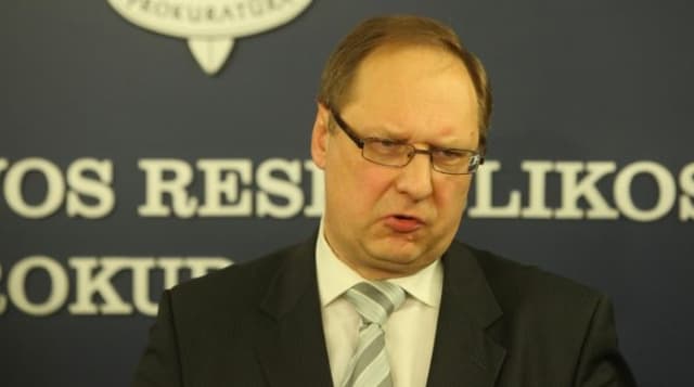 M. Dūdą pakeitusiam A. Urbeliui priminta, kad E. Kusaitė jau senokai yra pilnametė. Nuotr. Eltos