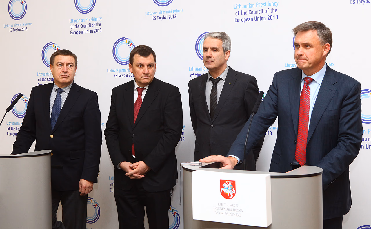Lietuvos prekybos, pramonės ir amatų rūmų asociacijos prezidentas Rimantas Stankevičius, R. Valiūnas, Verslo darbdavių konfederacijos vadovas Danas Arlauskas, R. Dargis. Dainiaus Labučio (ELTA) nuotr.