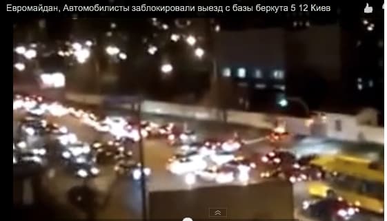 Automobilininkai blokuoja „Berkuto” pajėgas Kijeve (video)