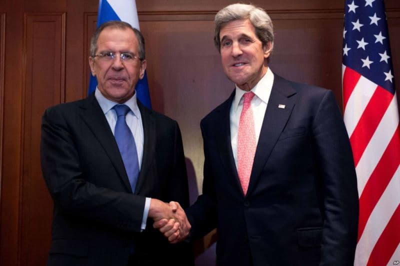 Sergejus Lavrovas ir Johnas Kerry