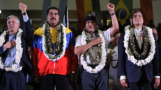 (Iš kairės į dešinę) Bolivijos viceprezidentas Alvaro Garcia Linera, Venesuelos prezidentas Nicolas Maduro, Bolivijos prezidentas Evo Moralesas ir Ekvadoro prezidentas Rafaelis Correa susitikime Kočabamboje liepos 4-ąją