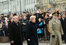 Prezidentė Dalia Grybauskaitė, krašto apsaugos ministras Juozas Olekas ir kariuomenės vadas Arvydas Pocius Kariuomenės dienos minėjime. Dainiaus Labučio (Elta) nuotr.