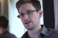 Edwardas Snowdenas į Maskvą atsivežė keturis kompiuterius su slapta JAV šnipų informacija.