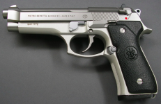 Viena iš tikrųjų žudikų klaidų - nusikaltimo vietoje specialiai numestas D. Kedžio pistoletas, iš kurio taip ir nebuvo iššauta