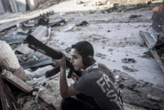 Samdomas paauglys Sirijos sukilėlių gretose.