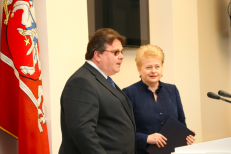 Prezidentė Dalia Grybauskaitė ir užsienio reikalų ministras Linas Linkevičius susitikime su ambasadoriais. Nuotr. prezidentas.lt
