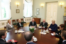 Prezidentė Dalia Grybauskaitė pluša negailėdama jėgų.