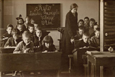 1925–1926 metais „Rytas“ Vilniuje globojo lenkų valdžios patvirtintas lietuviškas mokymo įstaigas. Nuotr. iš alkas.lt