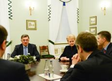 Prezidentė Dalia Grybauskaitė susitiko su premjeru Algirdu Butkevičiumi ir energetikos ministru Jaroslavu Neverovičiumi. Roberto Dačkaus (ELTA) nuotr.