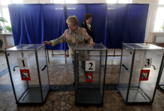 Prorusiškai nusiteikę Krymo lyderiai šeštadienį ėmėsi paskutinių pasiruošimų referendumui. Nuotr. EPA-ELTA