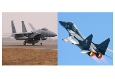 JAV naikintuvas „F15 C Eagle“, nusileidęs Šiauliuose, ir Lenkijos naikintuvas „MiG-29“