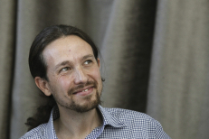 „Podemos“ partijos lyderis Pablas Iglesijas (Pablo Iglesias) džiaugiasi rinkimų Ispanijoje rezultatais.