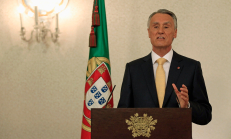 Portugalijos prezidentas Anibalas Kavakas Silva (Aníbal Cavaco Silva) paskelbė, kad šalies parlamento rinkimai įvyks spalio 4 d.