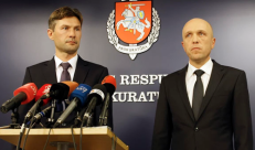 Darius Raulušaičio (kairėje) vadovaujamos Generalinės prokuratūros ir Sauliaus Urbonavičiaus (dešinėje) vadovaujamos STT bendradarbiamas kasdien sunkina Lietuvos nusikaltėlių gyvenimą. Nuotr. ve.lt