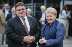 Užsienio reikalų ministras L. Linkevičius (kairėje) ir prezidentė D. Grybauskaitė. Nuotr. delfi.lt