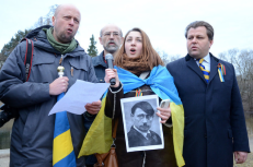 Daugelis ryžtingų lietuvių dabar galės ne tik piketuoti ar konsultuoti, bet drąsiai ir legaliai su ginklu savo rankoje kautis už Ukrainos nepriklausomybę.