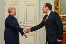 Prezidentė D. Grybauskaitė (kairėje) ir Generalinis pokuroras Evaldas Pašilis. Nuotr. prezidentas.lt