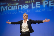 Marin Le Pen teigė, kad „britams įgriso ES, todėl jie nori išeiti“.