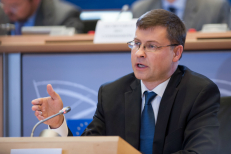 Diskusijoje dalyvavo ir Europos Komisijos pirmininko pavaduotojas Valdis Dombrovskis.