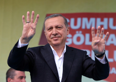 Už turkų sultonu vadinamo R. T. Erdogano kritiką vokiečių komikui gresia keleri metai nelaisvės.