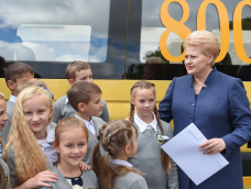 Daukanto aikštė – mėgiama prezidentės D. Grybauskaitės susitikimo su vaikais vieta. Nuotr. prezidentas.lt