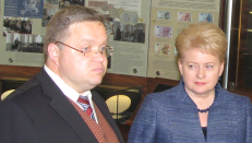 Lietuvos banko vadovas Vitas Vasiliauskas (kairėje). Nuotr. 