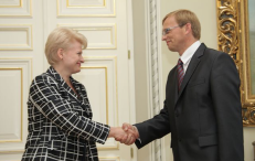 Prezidentė Dalia Grybauskaitė (kairėje). Nuotr. prezidentas.lt
