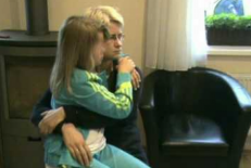 N. Venckienė su dukterėčia  2012 m. gegužės 17 d. rytą Garliavoje prieš pat tuometinio generalinio policijos komisaro Sauliaus Skvernelio vadovaujamos policijos įsiveržimą į Kedžių namus.