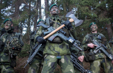 Švedų kariai ruošiasi rusų puolimui. 