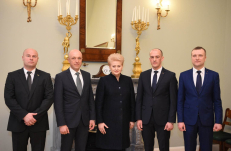 STT vadovas Žydrūnas Bartkus (antras iš dešinės). Nuotr. stt.lt